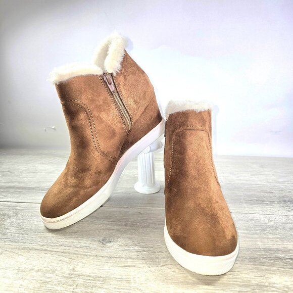 Womenss Ankle Booties Sz 8.5 M Faux Suede Faux Fur Trim Wedge Heel Brown Tan - Picture 1 of 9